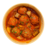 Albóndigas con tomate y patatas fritas