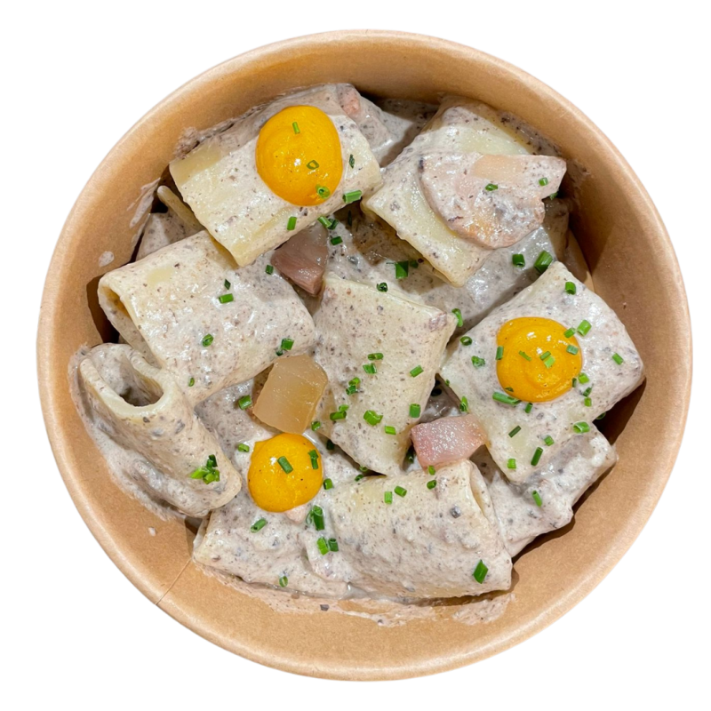 Paccheri con papada de cerdo Joselito, crema suave de setas y yema curada