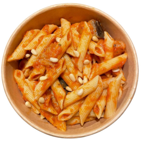 Macarrones alla Norma con piñones