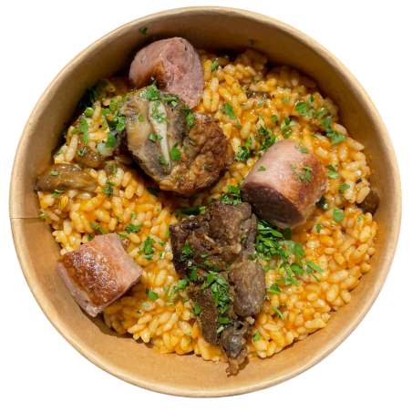 Arroz de butifarra, costillas de cerdo y setas