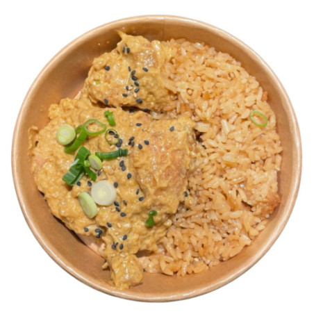 Pollo Satay con arroz de sésamo