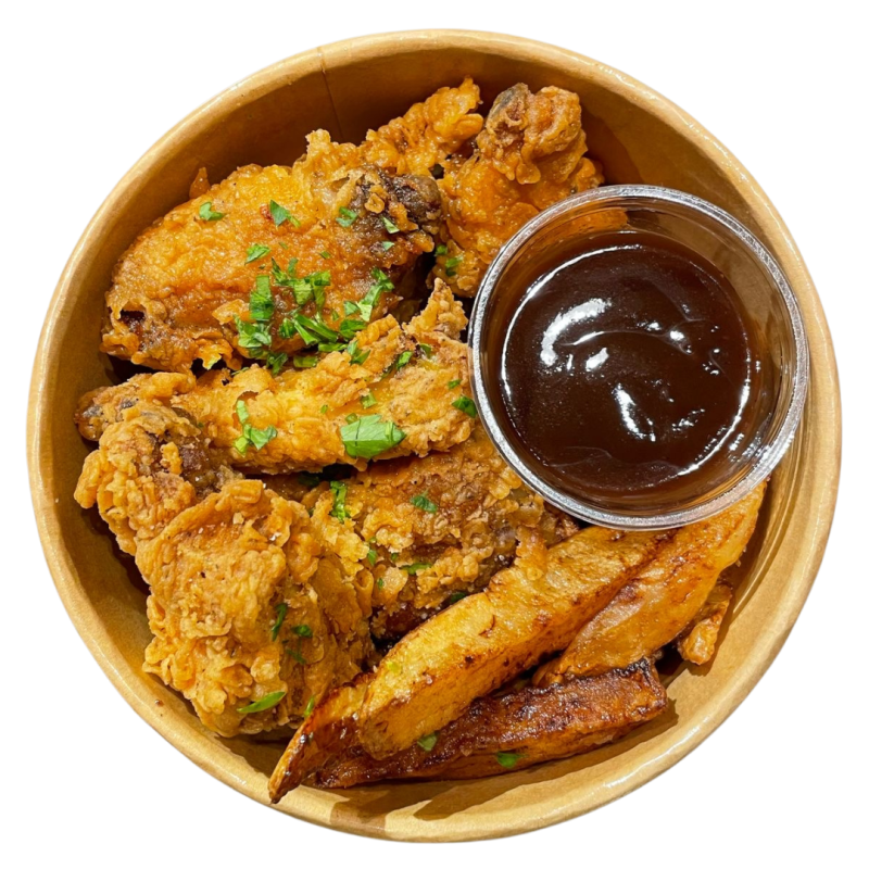 Aletes de pollastre amb salsa BBQ i patates fregides