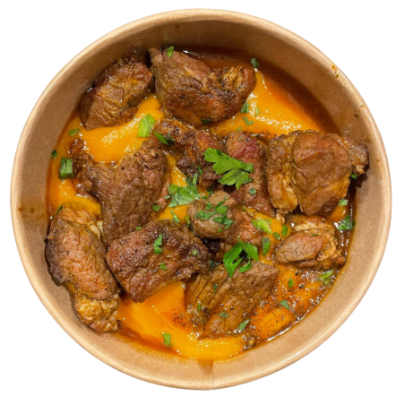 Dados de cerdo moruno con cremoso de boniato