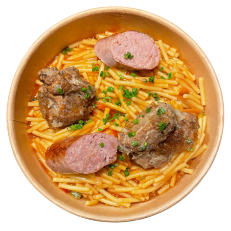 Fideos a la cazuela con butifarra y costilla de cerdo
