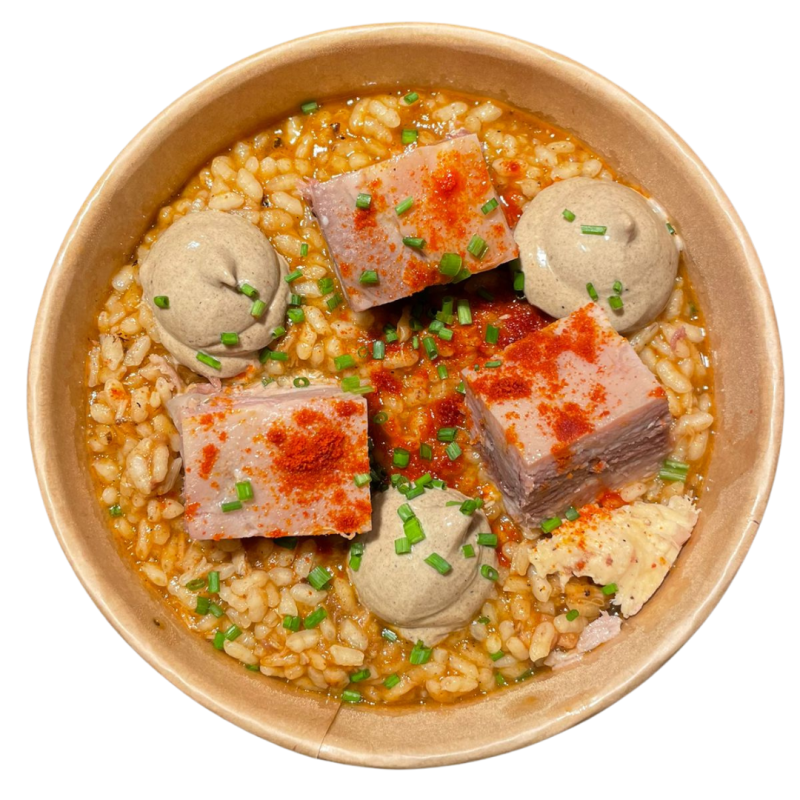 Arroz meloso de 3 carnes con alioli de ajo negro