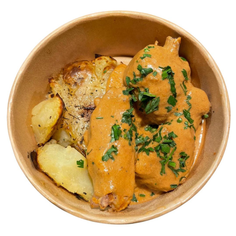 Pollo con cerveza artesanal y patata a las finas hierbas