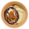 Hamburguesa de ternera con queso de cabra, cebolla caramelizada y puré de patata