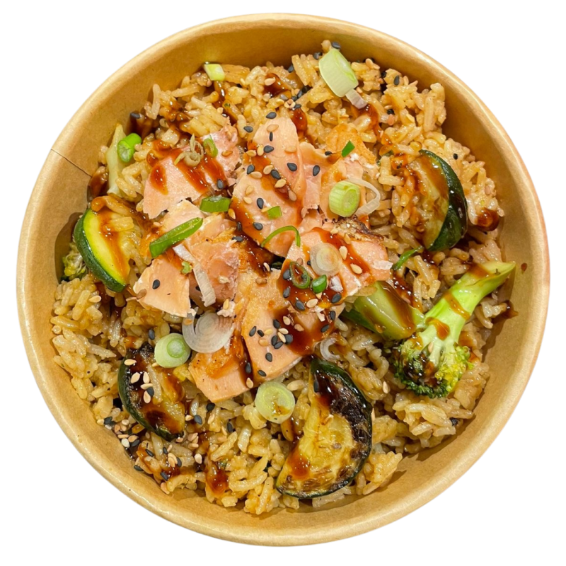 Wok de salmón con arroz y brócoli Thai