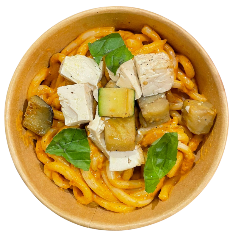 Udon amb tofu i salsa de tomàquet sec cremosa