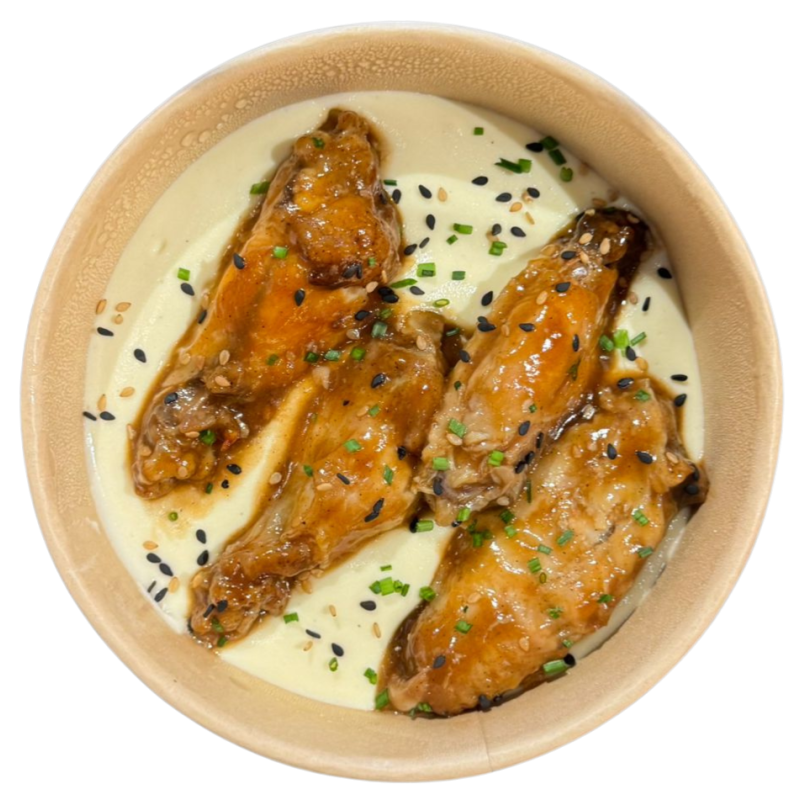 Alitas de pollo con salsa BBQ y parmentier de patata