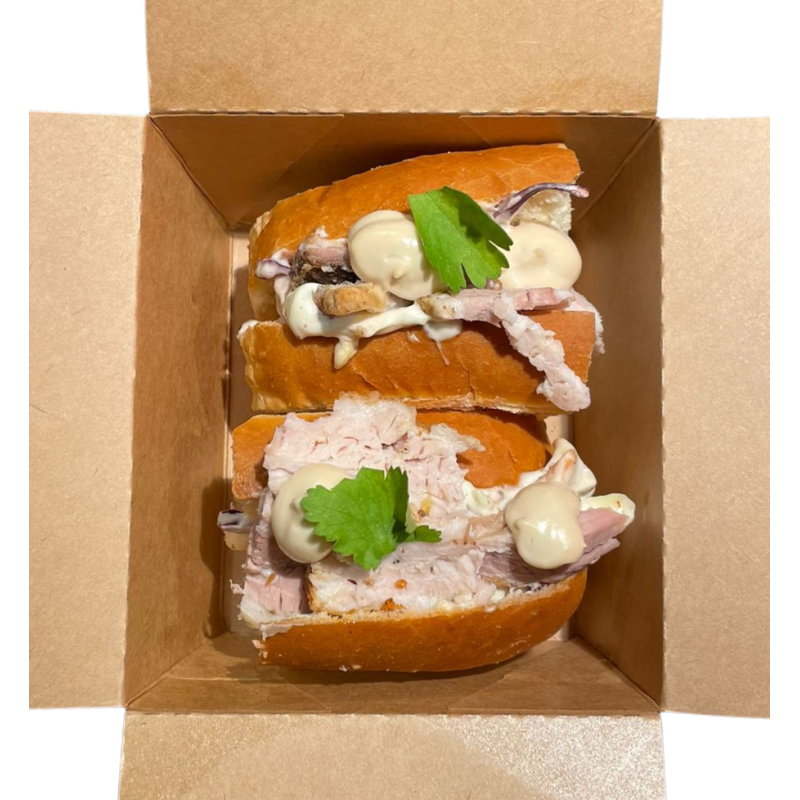 Roll de cansalada de porc amb coleslaw i maionesa oriental