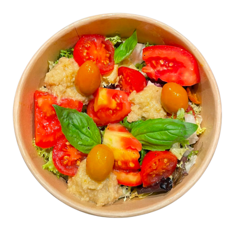 Ensalada de tomates variados, olivas y atún vegetal marinado con yuzu