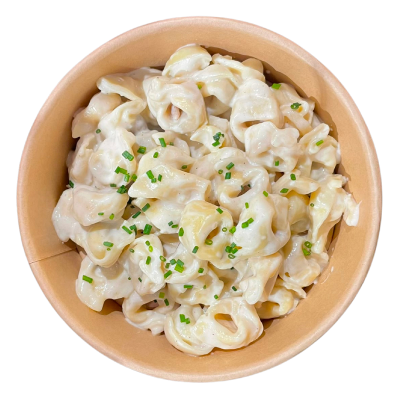 Tortellini de carne con salsa de queso
