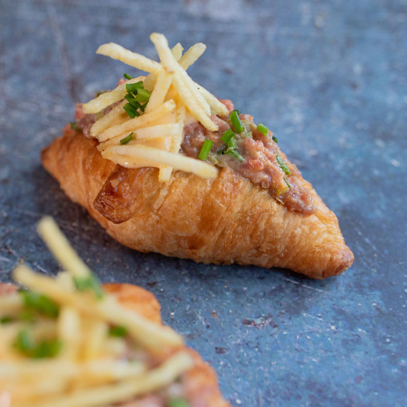 Croissant steak tartar