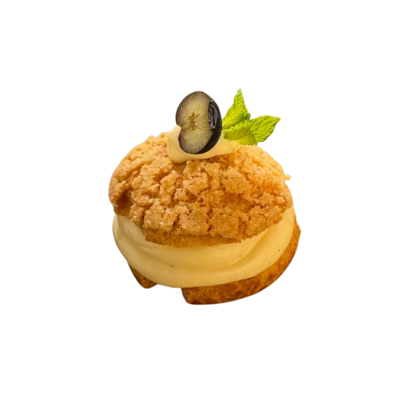 Choux con crema de vainilla y frutos rojos